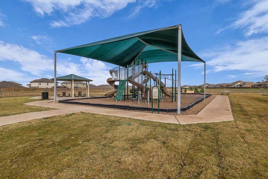Pineapple Park is the centerpiece of Park Meadows, featuring walking trails, a covered playground, and generous green space for residents to enjoy!