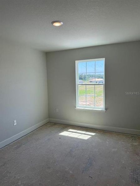 Spacious, unfurnished interior of a new home in West Oak, Ocala (Image 9).