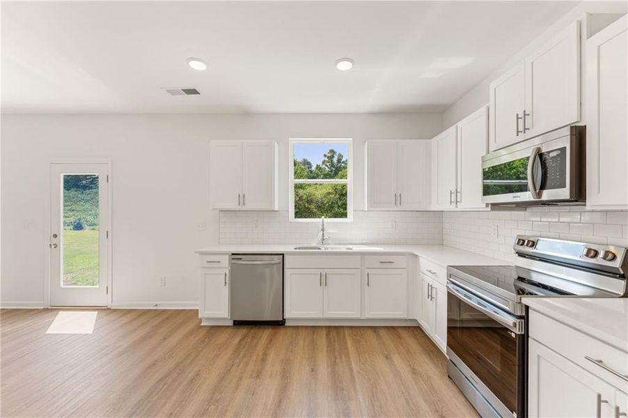 Furnished interior view inside a new home in Oakhill Estates, Adairsville (Image 9).