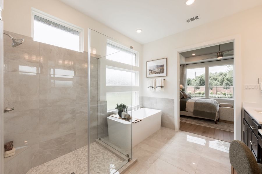 Representative furnished interior of a home built from the Fulbright by Tri Pointe Homes in Sienna 60’, Missouri City (Image 32).