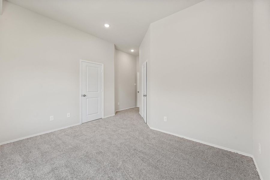 Spacious, unfurnished interior of a new home in , Willis (Image 25).