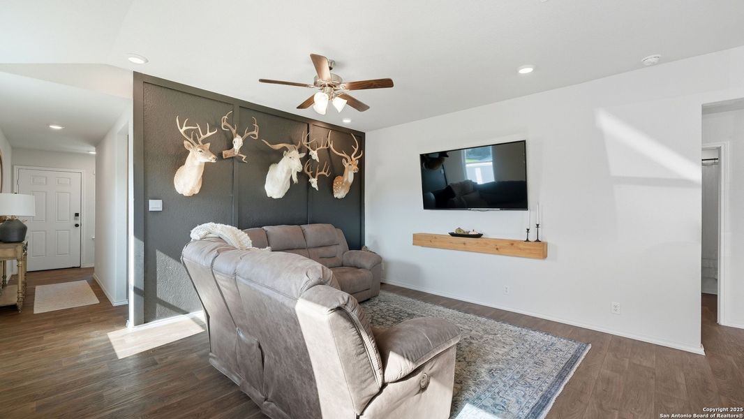 Furnished interior view inside a new home in , Floresville (Image 9).
