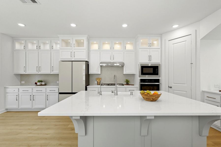 Counter seating at the island and peninsula is perfect for gatherings! Counter seating at the island and peninsula is perfect for gatherings!