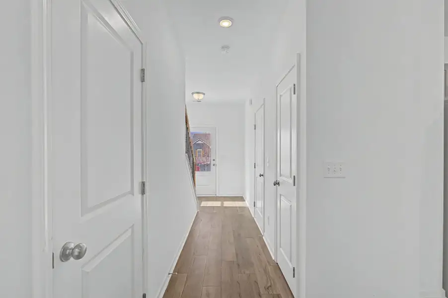Spacious, unfurnished interior of a new home in The Oaks, Clarksville (Image 8).