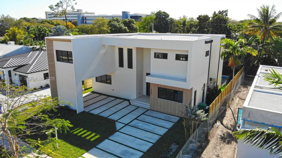 Exterior details and patio area of a home in , Miami (Image 10).