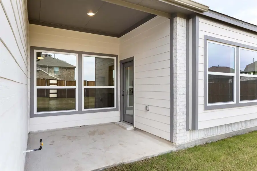 Representative exterior details of a home built from the Carrollton by Pacesetter Homes in Creekview Meadows, Pilot Point (Image 3). Representative exterior details of a home built from the Carrollton by Pacesetter Homes in Creekview Meadows, Pilot Point (Image 3).