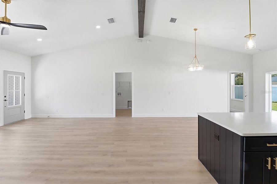 Spacious, unfurnished interior of a new home in , Citrus Springs (Image 27).