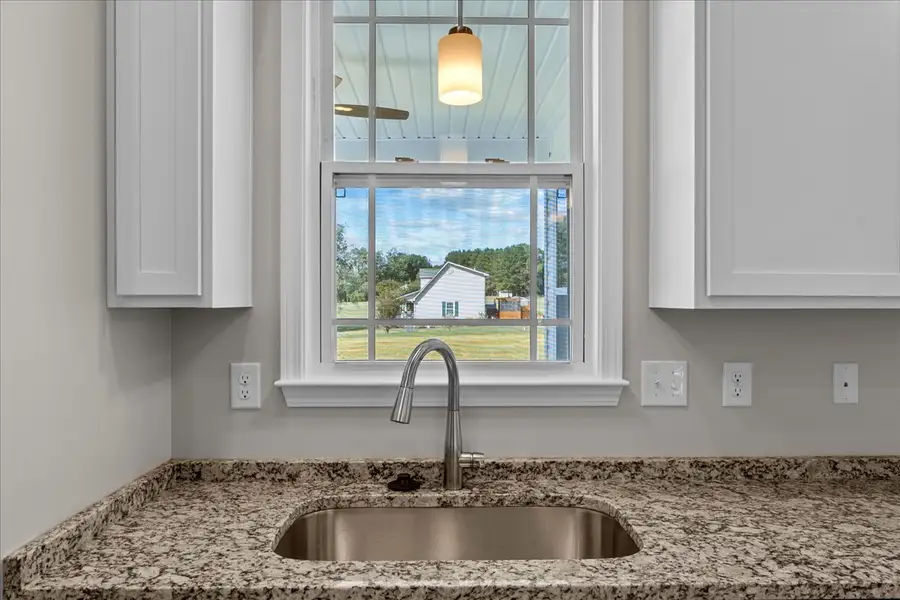 Representative interior finishes for a home built from the Cherokee by Enchanted Homes in Lonesome Dove, San Antonio (Image 16).