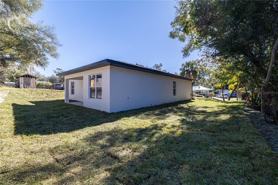Exterior details and patio area of a home in , Deland (Image 31).