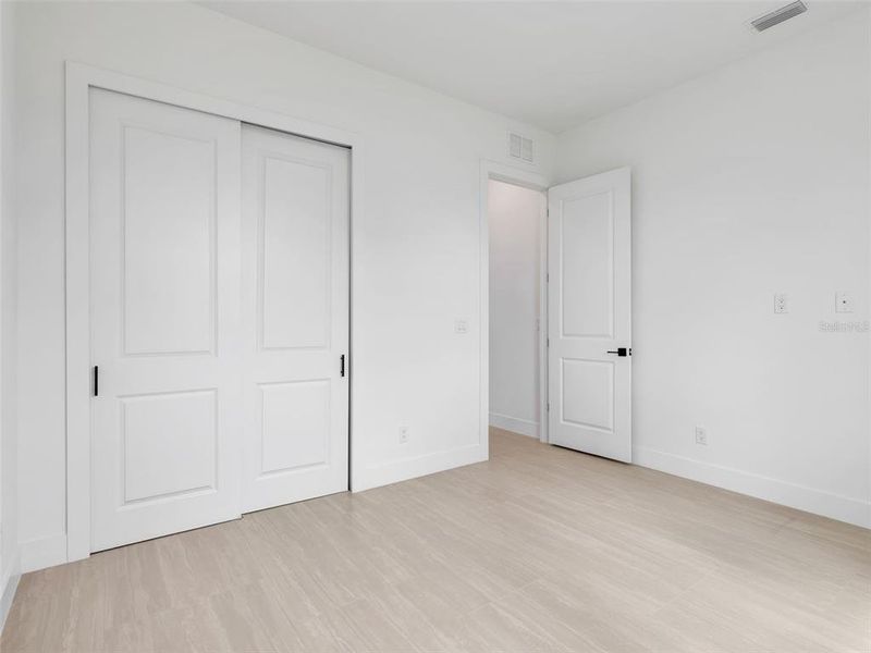 Spacious, unfurnished interior of a new home in , Cape Coral (Image 33).