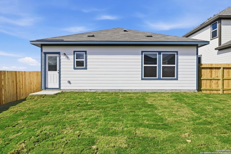 Exterior details and patio area of a home in Hunters Ranch, San Antonio (Image 3).