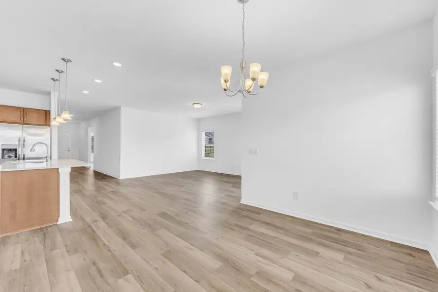 Spacious, unfurnished interior of a new home in Stratford Station, Lebanon (Image 11).