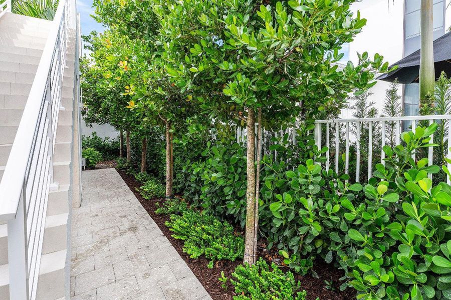 012-812PalmTrail-DelrayBeach-FL-33483-SM