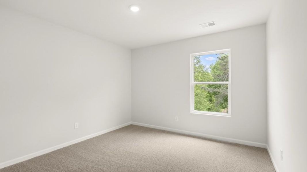 Spacious, unfurnished interior of a new home in Thompson Ridge, Dallas (Image 21).