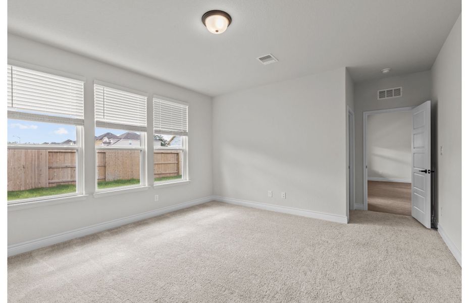 Spacious, unfurnished interior of a new home in Corley Farms, Boerne (Image 6).