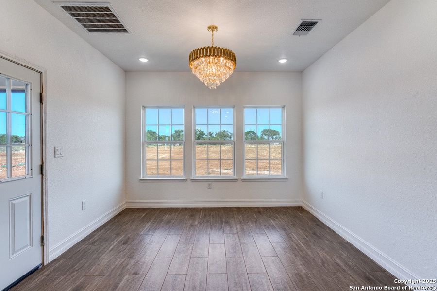 Spacious, unfurnished interior of a new home in , Floresville (Image 30).