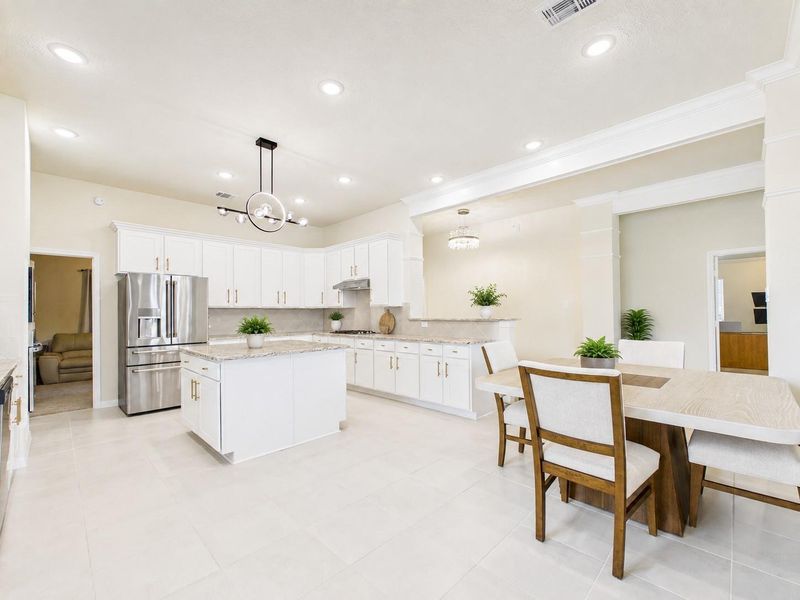 Furnished interior view inside a new home in Pedregal, Galveston (Image 9).