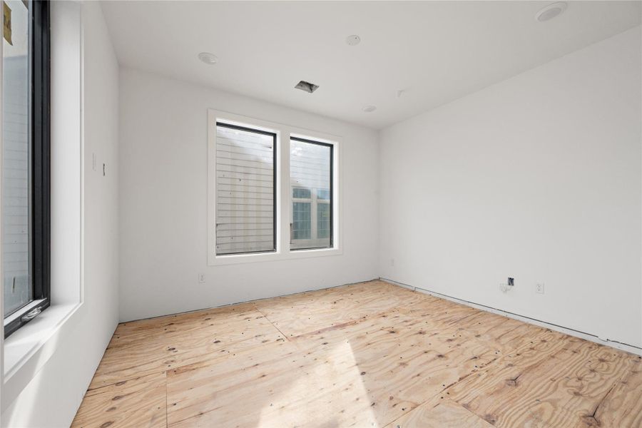 Spacious, unfurnished interior of a new home in Westline, Austin (Image 10).
