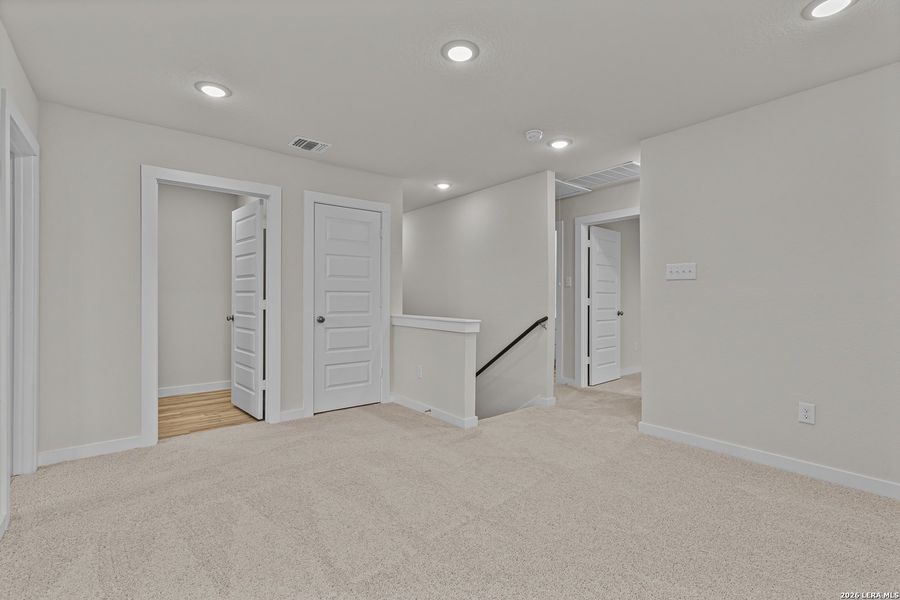 Spacious, unfurnished interior of a new home in Hacienda, San Antonio (Image 21).