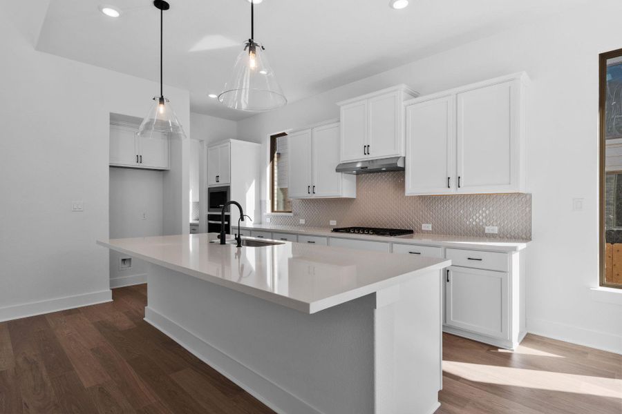 Large Center Island in Kitchen