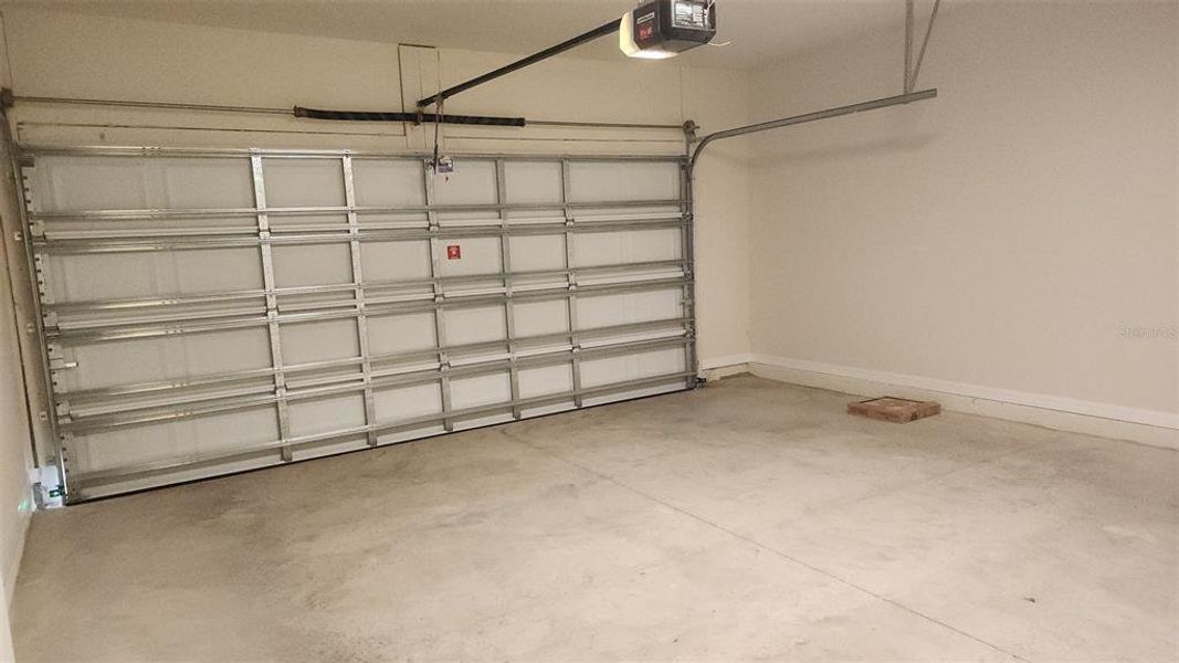 Spacious, unfurnished interior of a new home in , Winter Garden (Image 19).