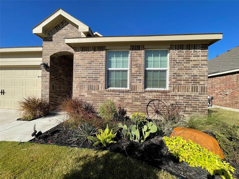 Exterior details and patio area of a home in Reatta Ridge: Classic Collection, Justin (Image 2). Exterior details and patio area of a home in Reatta Ridge: Classic Collection, Justin (Image 2).
