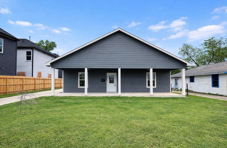 Exterior details and patio area of a home in , Houston (Image 1). Exterior details and patio area of a home in , Houston (Image 1).
