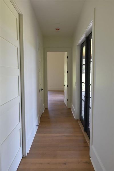 Spacious, unfurnished interior of a new home in , Bishop (Image 14).