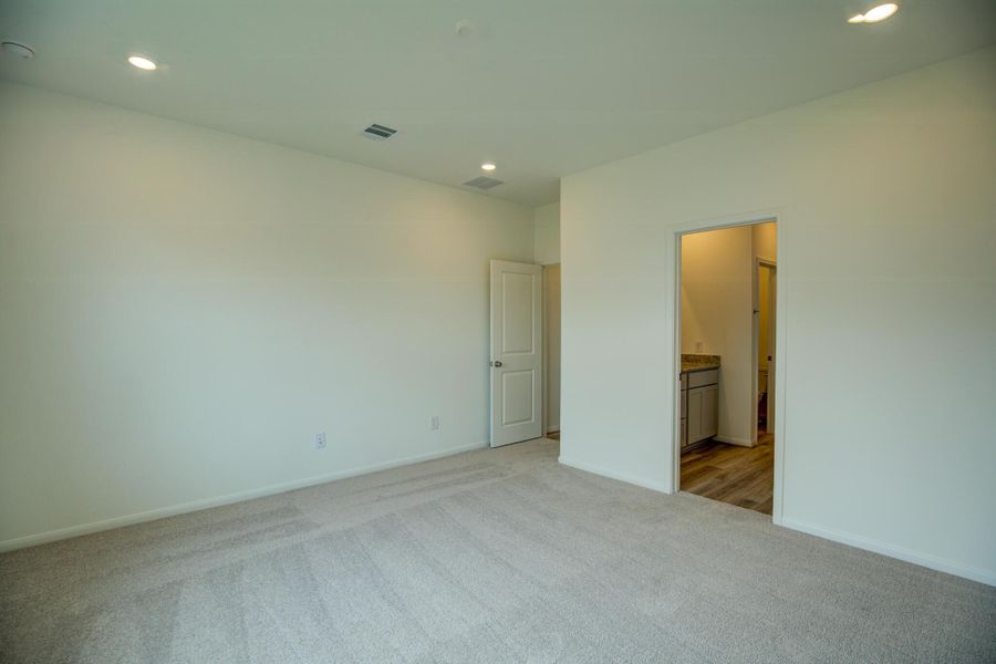 Spacious, unfurnished interior of a new home in Mason Woods, Cypress (Image 16).