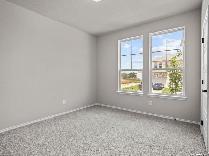 Spacious, unfurnished interior of a new home in Royal Crest, San Antonio (Image 14).