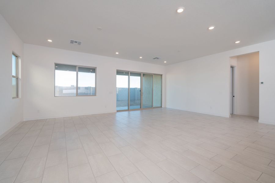 Spacious, unfurnished interior of a new home in Soleo, San Tan Valley (Image 7).