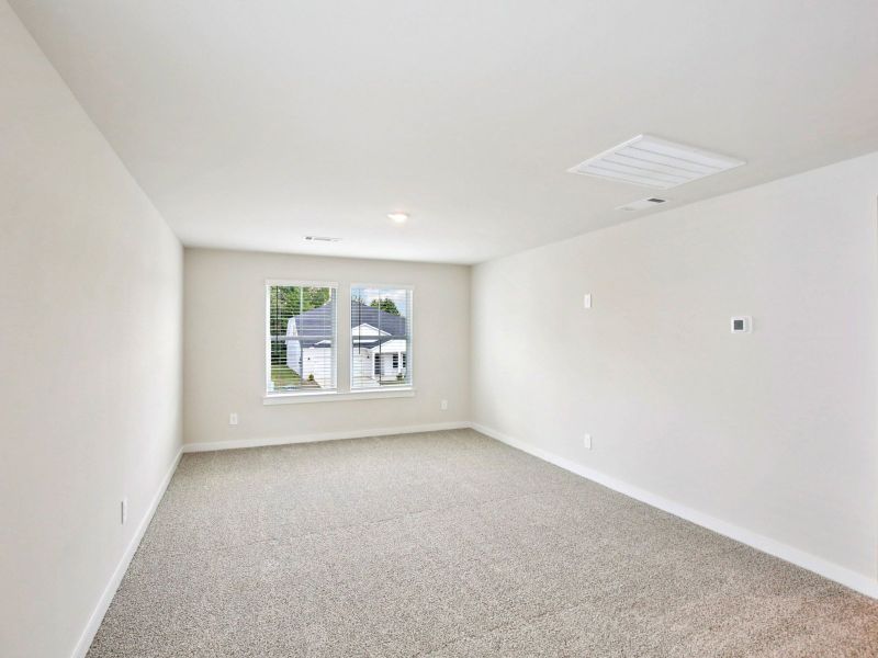 Spacious, unfurnished interior of a new home in Wyncliff, Clarksville (Image 10).