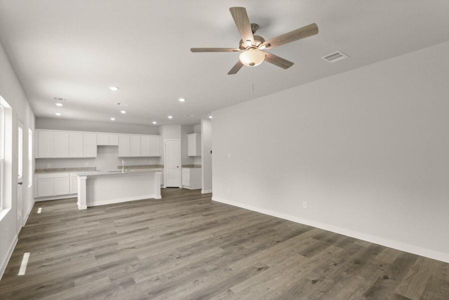 Spacious, unfurnished interior of a new home in Crockett Meadows, Conroe (Image 18). Spacious, unfurnished interior of a new home in Crockett Meadows, Conroe (Image 18).