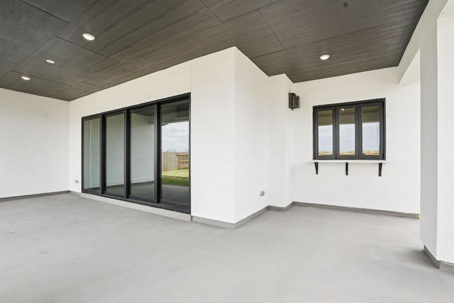 Exterior details and patio area of a home in Del Bello Lakes 60', Manvel (Image 3).