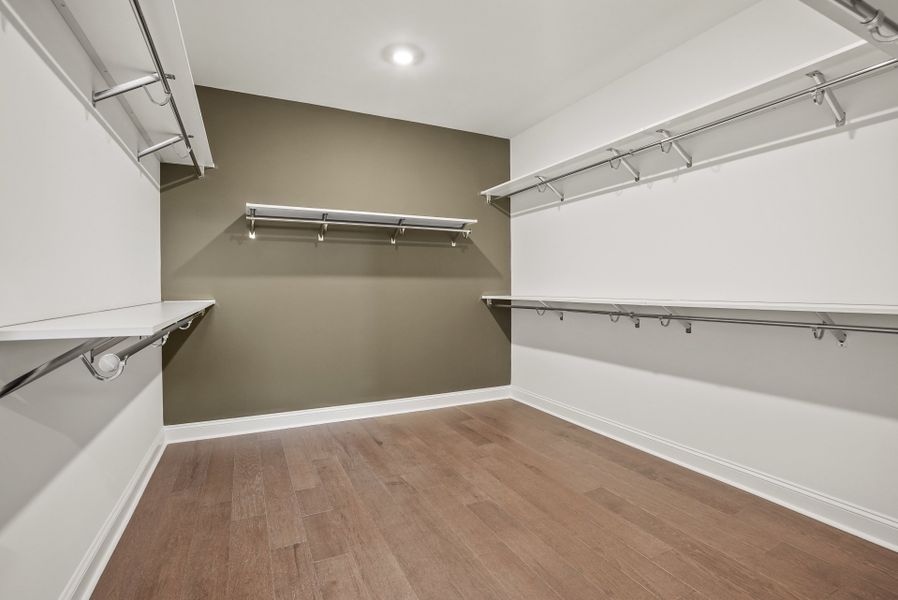 Large Owner's Walk-In Closet