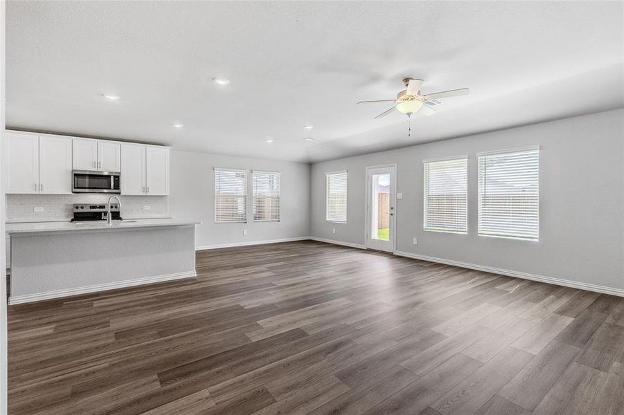 Spacious, unfurnished interior of a new home in Stratton Place, Greenville (Image 14).