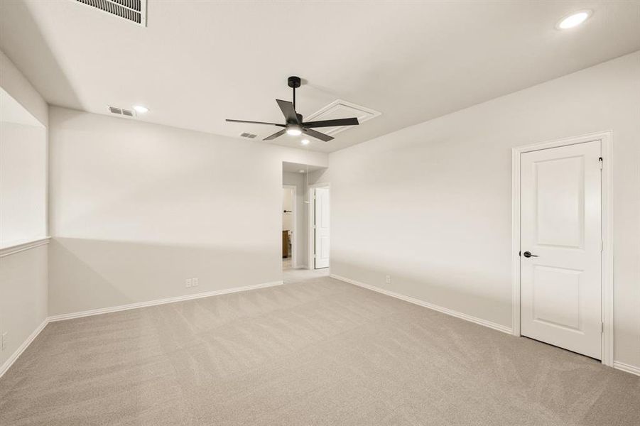 Spacious, unfurnished interior of a new home in Hulen Trails Classic 50, Fort Worth (Image 28). Spacious, unfurnished interior of a new home in Hulen Trails Classic 50, Fort Worth (Image 28).