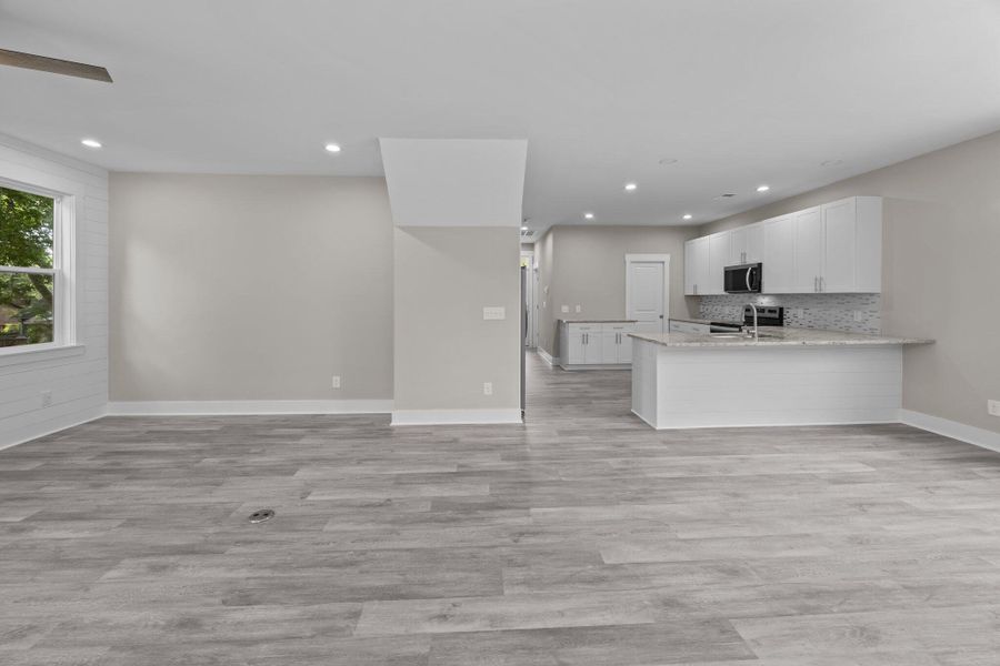 Spacious, unfurnished interior of a new home in , Summerville (Image 33).