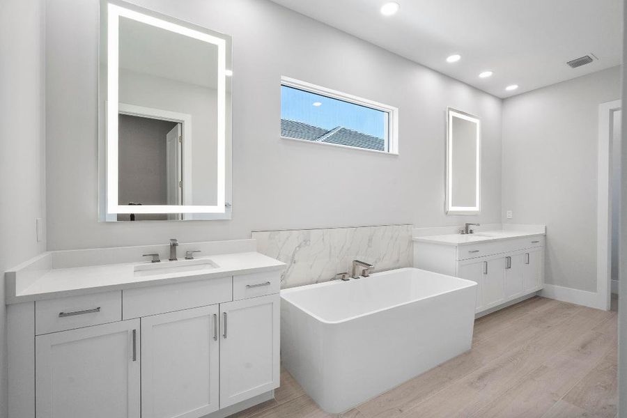 129 Strand Drive -Main bath 1 Oceanic Gr