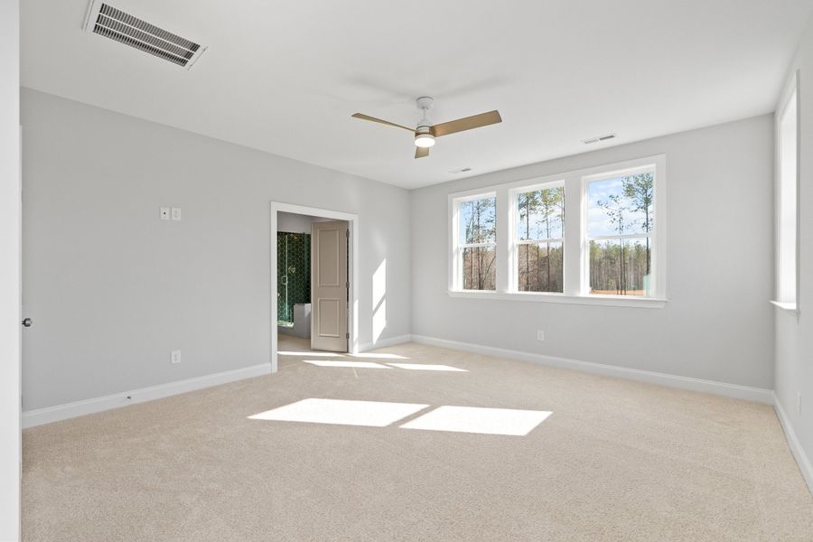 Representative unfurnished interior of a home built from the The Hampton by RobuckHomes in Baylee Ridge, Selma (Image 135).