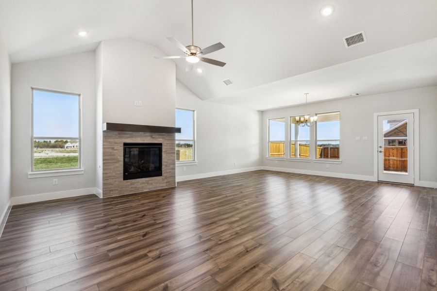 Representative unfurnished interior of a home built from the Cardinal by Centre Living Homes in Dove Hollow, Waxahachie (Image 22).