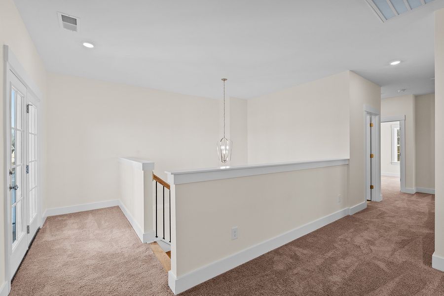 Spacious, unfurnished interior of a new home in Fieldstone, Lexington (Image 36).