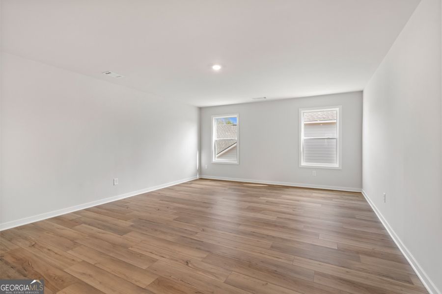 Spacious, unfurnished interior of a new home in Rosewood Lake Preserve, Hoschton (Image 28).