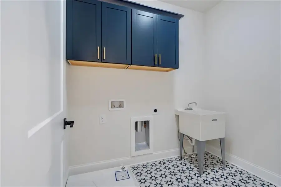 Furnished interior view inside a new home in , Atlanta (Image 42).