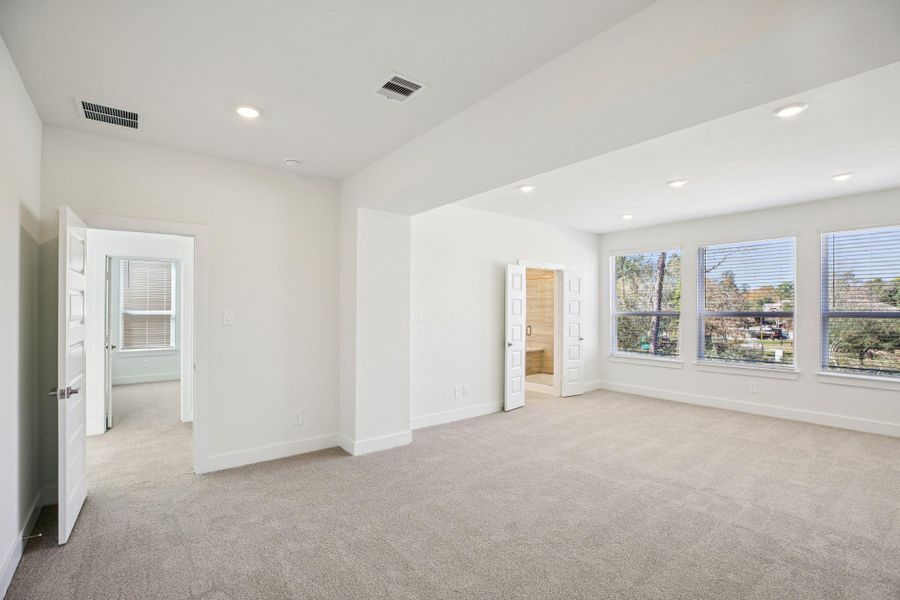 Spacious, unfurnished interior of a new home in Pinewood Trails - Luxe Series, Houston (Image 37).