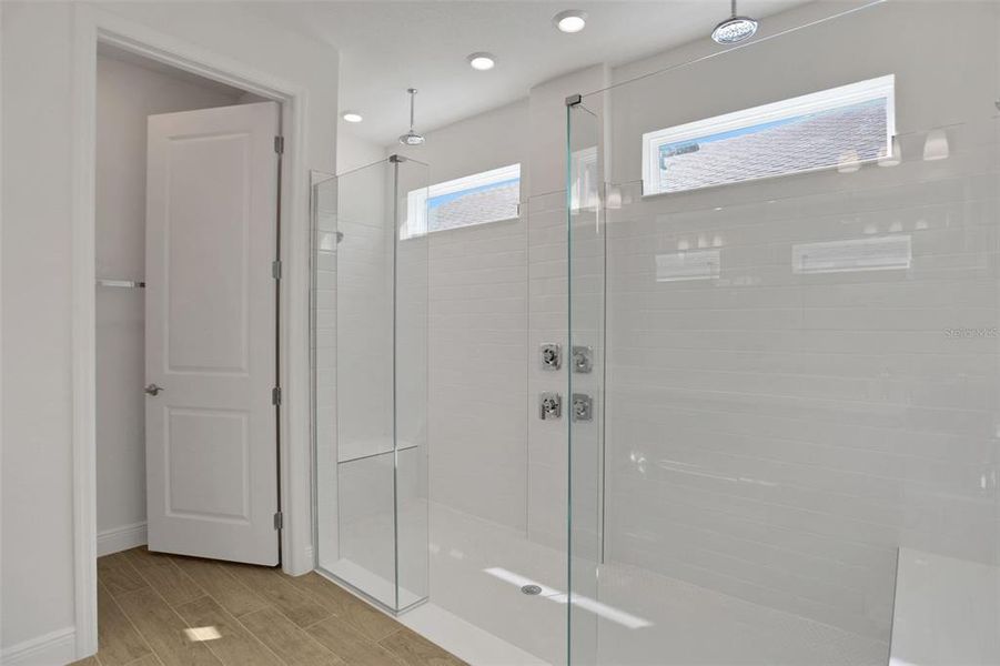 Image 50 of a home in Seaire.