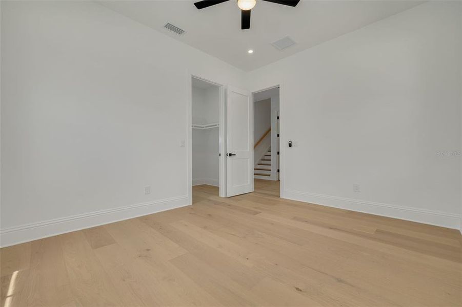 Spacious, unfurnished interior of a new home in , St. Petersburg (Image 37).