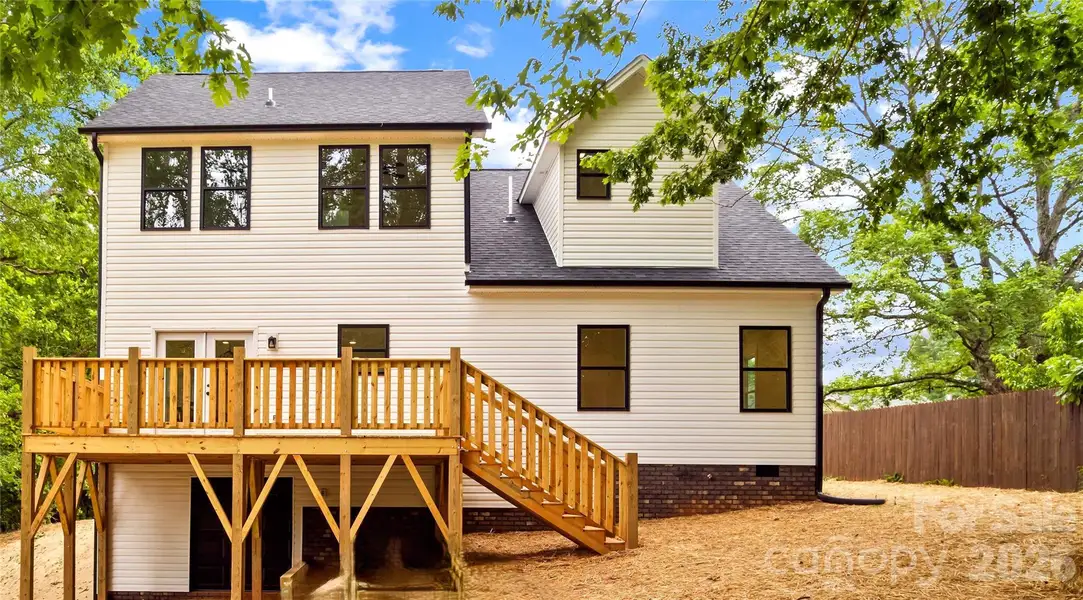 Back view of gorgeous home.