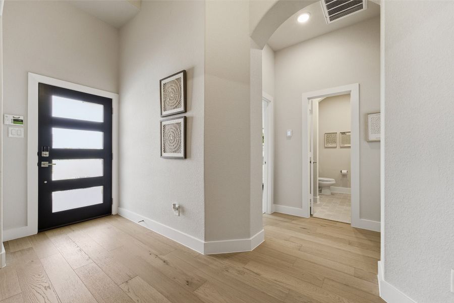 Spacious, unfurnished interior of a new home in Bay Creek, Baytown (Image 20).