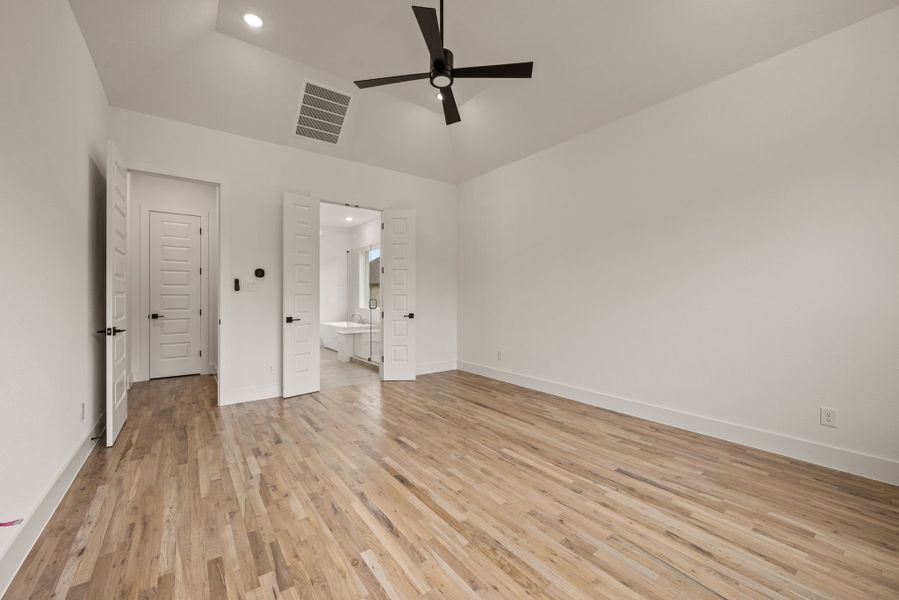 Spacious, unfurnished interior of a new home in Rolling Creek Ranch, Aledo (Image 34). Spacious, unfurnished interior of a new home in Rolling Creek Ranch, Aledo (Image 34).